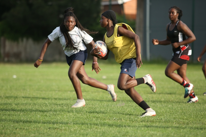  Action of a Pantin player during a training match. The trial at the end of the world is a sporting, social and solidarity project that brought together young rugbywomen from the Rugby Para Todos club from one of the largest Favelas in Sao-Paulo (Brazil) and the Olympique de Pantin in Seine-Saint-Denis (France) for a two-week tour on French courts. After a first stop in La Rochelle, the group stops in Bordeaux for a cultural exchange and face a local team. Bordeaux, France. June 28, 2019.?Action d'une joueuse de Pantin pendant un match d'entra?nement. L'essai du bout du monde, est un projet sportif, social et solidaire qui a r?uni des jeunes rugbywomen du club de Rugby Para Todos issu de l'une des plus grandes Favelas de Sao-Paulo (Br?sil) et de l'Olympique de Pantin en Seine-Saint-Denis (France) pour une tourn?e des deux semaines sur les terrains fran?ais. Apr?s une premi?re ?tape ? La Rochelle, le groupe fait ?tape ? Bordeaux pour un ?change culturel et affronter une ?quipe locale. Bordeaux, France. 28 juin, 2019.