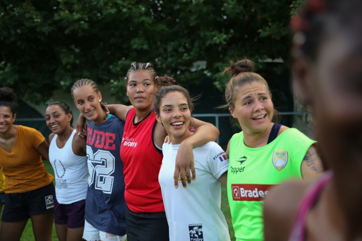  Rally between players from Sao Paulo and Pantin. The trial at the end of the world is a sporting, social and solidarity project that brought together young rugbywomen from the Rugby Para Todos club from one of the largest Favelas in Sao-Paulo (Brazil) and the Olympique de Pantin in Seine-Saint-Denis (France) for a two-week tour on French courts. After a first stop in La Rochelle, the group stops in Bordeaux for a cultural exchange and face a local team. Bordeaux, France. June 28, 2019.?Regroupement des joueuses de Sao Paulo et Pantin. L'essai du bout du monde, est un projet sportif, social et solidaire qui a r?uni des jeunes rugbywomen du club de Rugby Para Todos issu de l'une des plus grandes Favelas de Sao-Paulo (Br?sil) et de l'Olympique de Pantin en Seine-Saint-Denis (France) pour une tourn?e des deux semaines sur les terrains fran?ais. Apr?s une premi?re ?tape ? La Rochelle, le groupe fait ?tape ? Bordeaux pour un ?change culturel et affronter une ?quipe locale. France. 28 juin, 2019.