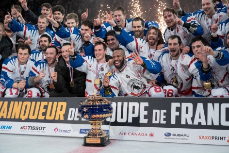 Lyon's Lyon team pose for the media after their victory in the French Cup.The Lyon Lions won the French Cup for the first time in their history. They faced the reigning French champions, the Rapaces of Gap, in the final. AccorHotels Arena. Paris, France - January 28, 2018.?L'