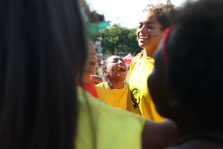  After two weeks of touring together, the rugbywomen of Sao Paulo and Pantin are living the last moments of their adventure before the Brazilian women leave for Sao Paulo. The try from the other side of the world is a sporting, social and solidarity project that brought together young rugbywomen from the Rugby Para Todos club from one of the largest Favelas in Sao-Paulo (Brazil) and the Olympique de Pantin in Seine-Saint-Denis (France) for a two-week tour on French rugby courts. Pantin, France.  July 06, 2019.?Apr?s deux semaines de tourn?e ensemble les rugbywomen de Sao Paulo et de Pantin vivent les derniers instants de leur aventure avant que les br?siliennes ne repartent chez elles ? Sao Paulo. L'essai du bout du monde, est un projet sportif, social et solidaire qui a r?uni des jeunes rugbywomen du club de Rugby Para Todos issu de l'une des plus grandes Favelas de Sao-Paulo (Br?sil) et de l'Olympique de Pantin en Seine-Saint-Denis (France) pour une tourn?e des deux semaines sur les terrains fran?ais. Pantin, France. 06 juillet, 2019., 2019.